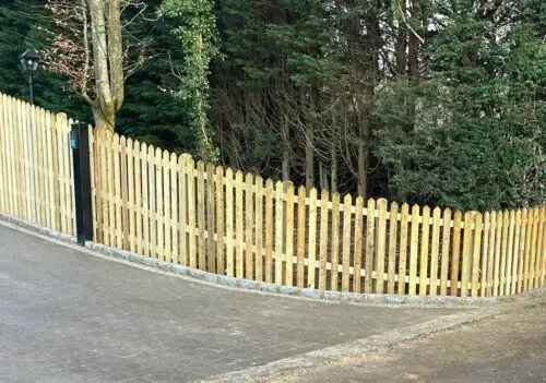13AAC - 4ft High Pointed Picket scolloped
